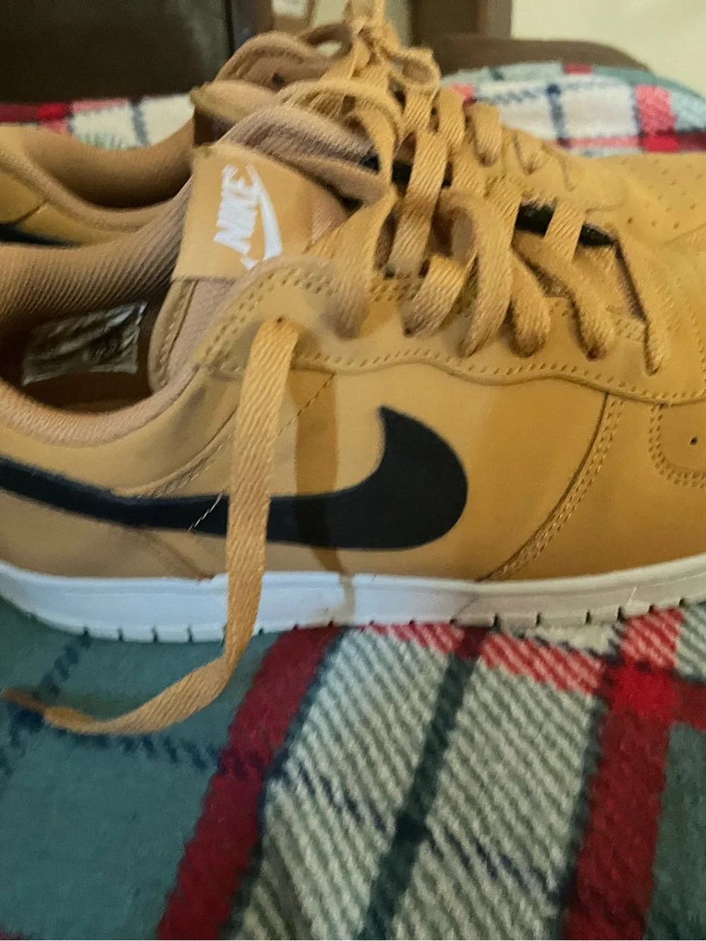 Nike Men’s Low-Top Sneakers in Wheat with Black Swoosh Size 8.5 There like New